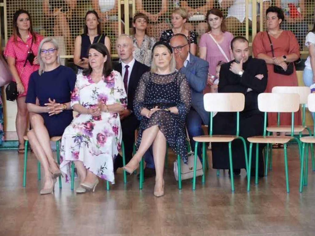 Zakończenie roku szkolnego w hrubieszowskiej Dwójce. Nagrody dla uczniów i absolwentów [ZDJĘCIA]