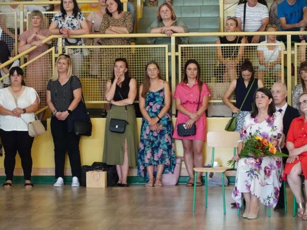 Zakończenie roku szkolnego w hrubieszowskiej Dwójce. Nagrody dla uczniów i absolwentów [ZDJĘCIA]