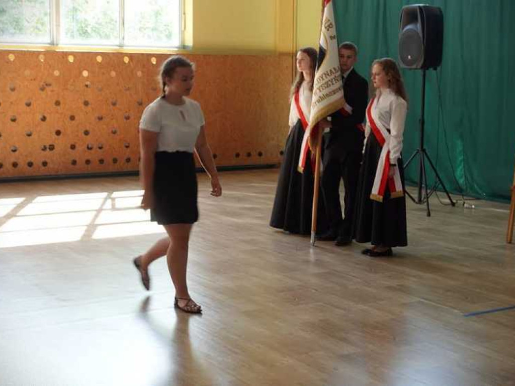 Zakończenie roku szkolnego w hrubieszowskiej Dwójce. Nagrody dla uczniów i absolwentów [ZDJĘCIA]