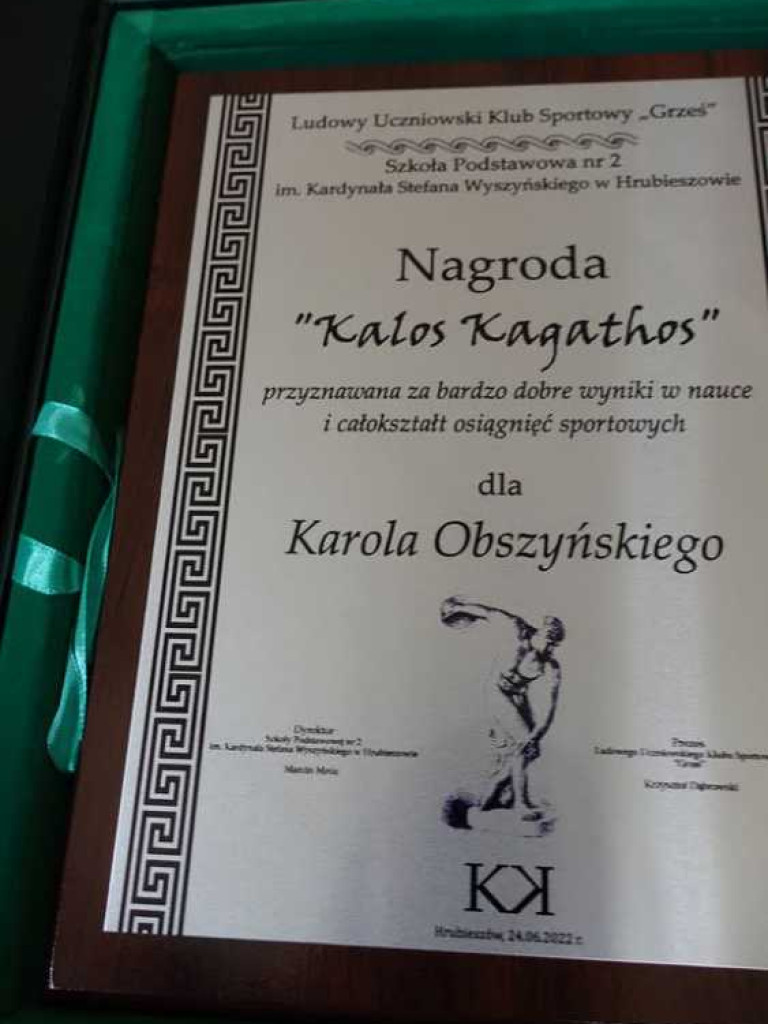 Zakończenie roku szkolnego w hrubieszowskiej Dwójce. Nagrody dla uczniów i absolwentów [ZDJĘCIA]