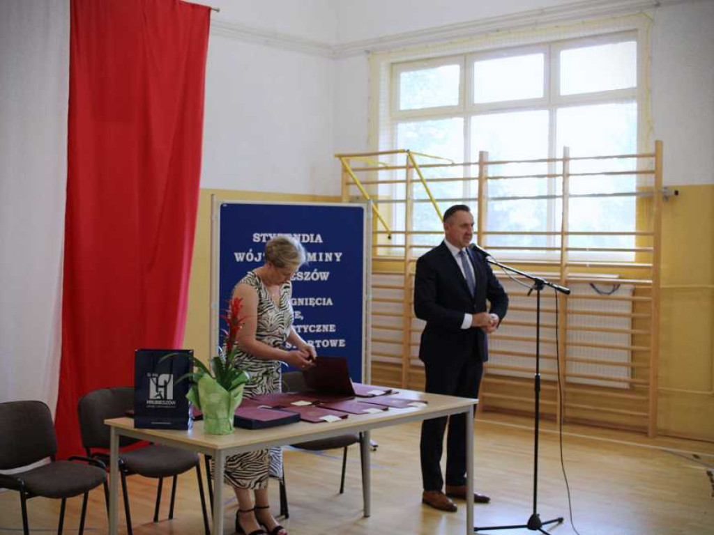 Nagrody Wójta Gminy Hrubieszów dla najzdolniejszych uczniów rozdane [ZDJĘCIA]