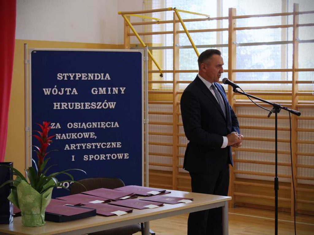 Nagrody Wójta Gminy Hrubieszów dla najzdolniejszych uczniów rozdane [ZDJĘCIA]