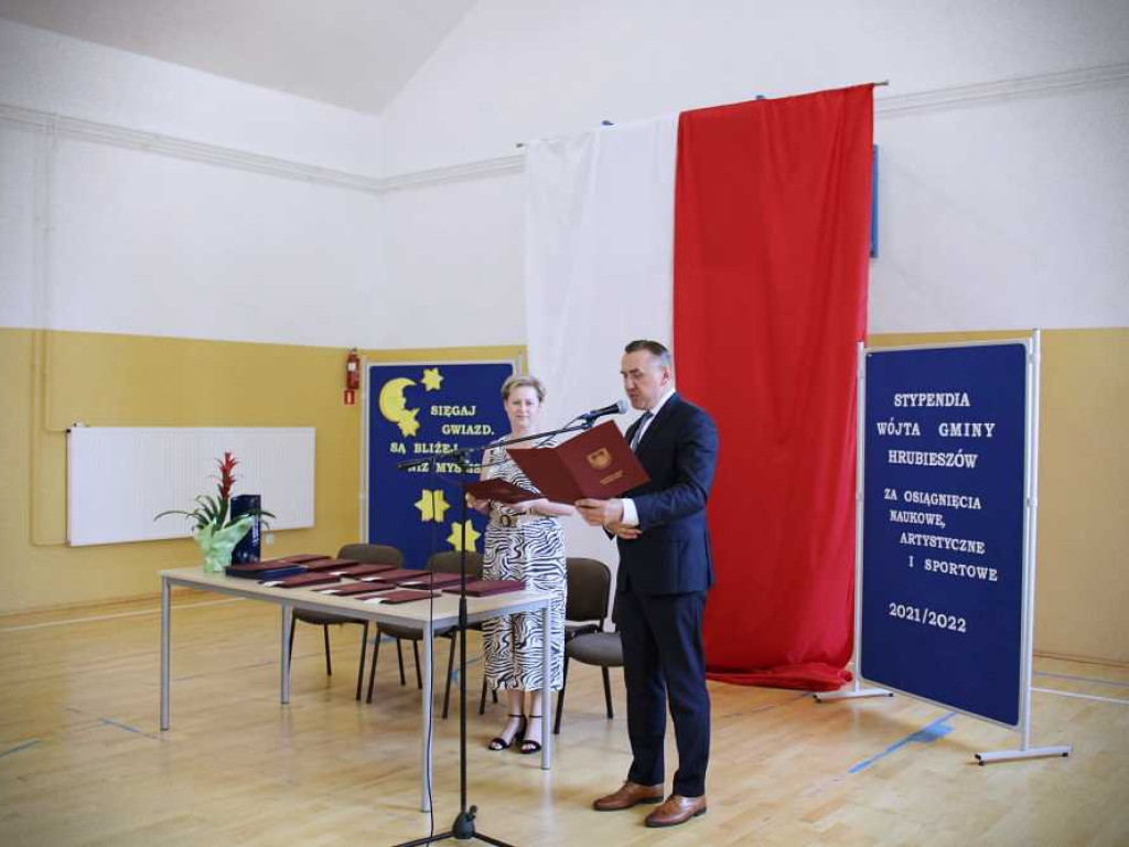 Nagrody Wójta Gminy Hrubieszów dla najzdolniejszych uczniów rozdane [ZDJĘCIA]