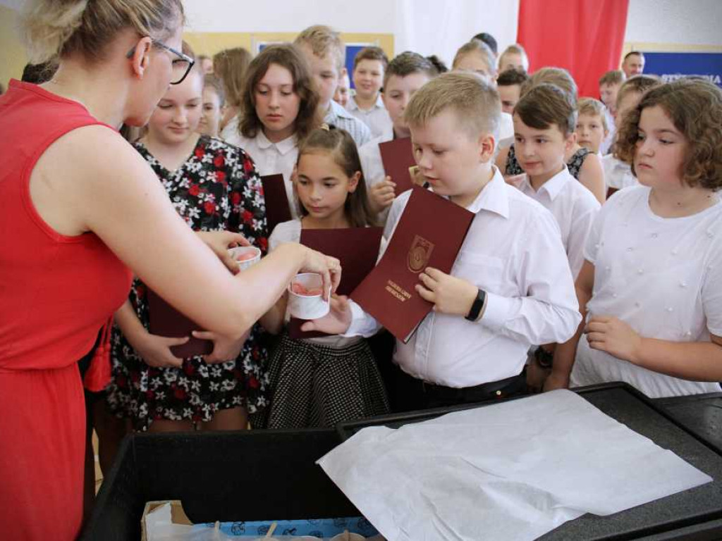 Nagrody Wójta Gminy Hrubieszów dla najzdolniejszych uczniów rozdane [ZDJĘCIA]