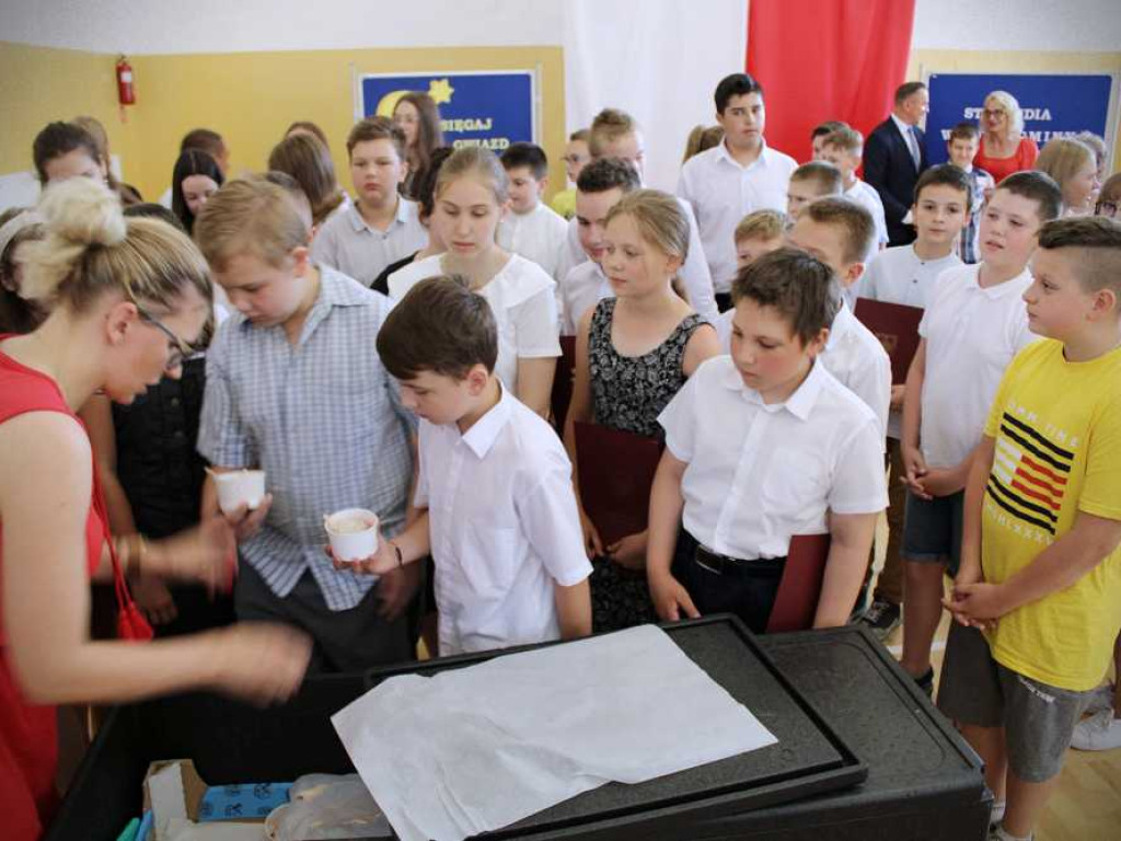 Nagrody Wójta Gminy Hrubieszów dla najzdolniejszych uczniów rozdane [ZDJĘCIA]
