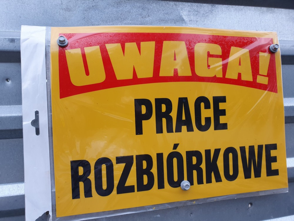 Hrubieszów: Rozbiórka domu przy Czerwonego Krzyża [ZDJĘCIA]