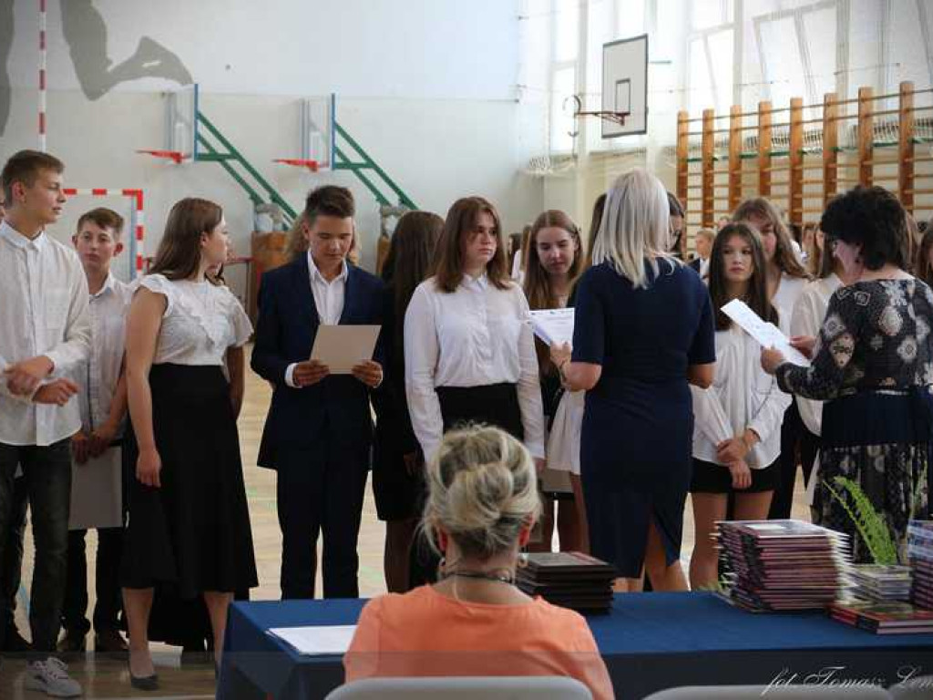 Hrubieszów: Certyfikaty dla uczniów hrubieszowskiej Trójki [ZDJĘCIA]