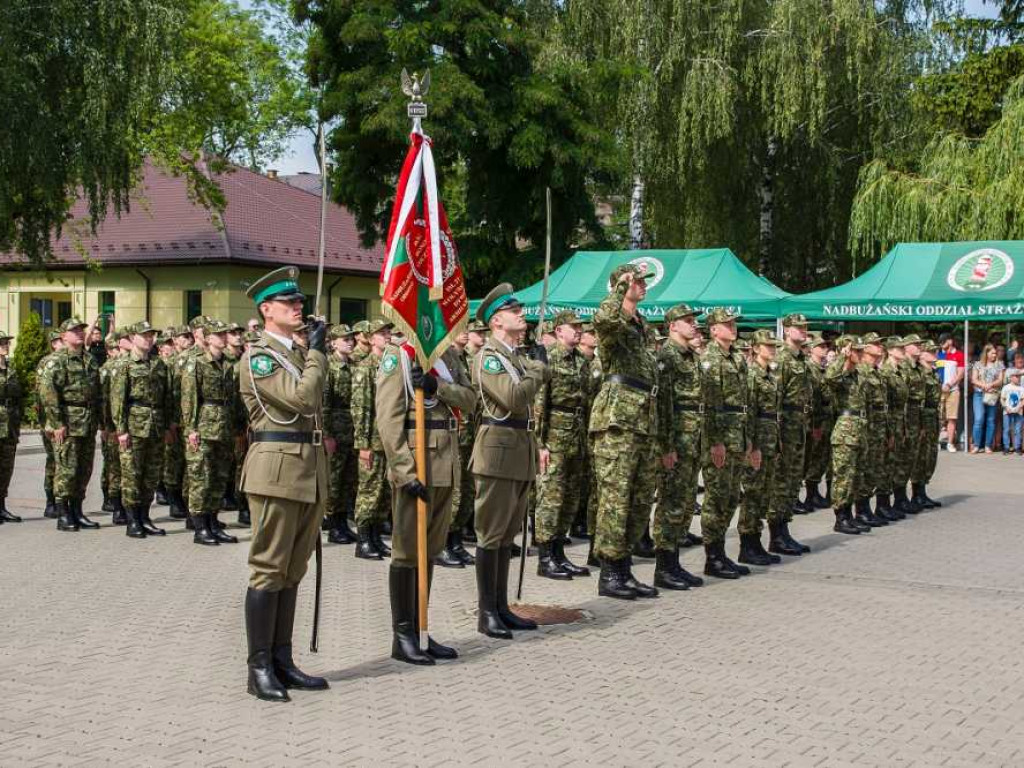 Ślubowanie rekordowo dużej liczby nowo przyjętych funkcjonariuszy NOSG [ZDJĘCIA, WIDEO]