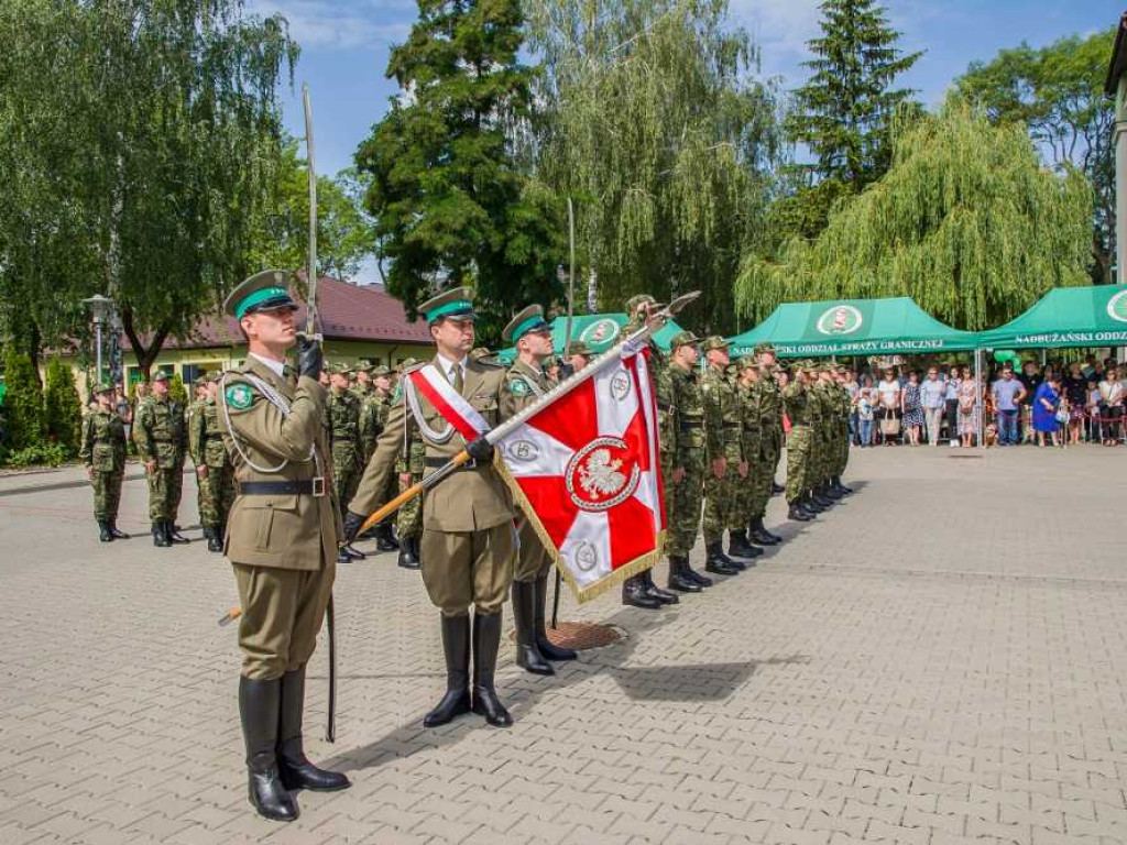 Ślubowanie rekordowo dużej liczby nowo przyjętych funkcjonariuszy NOSG [ZDJĘCIA, WIDEO]