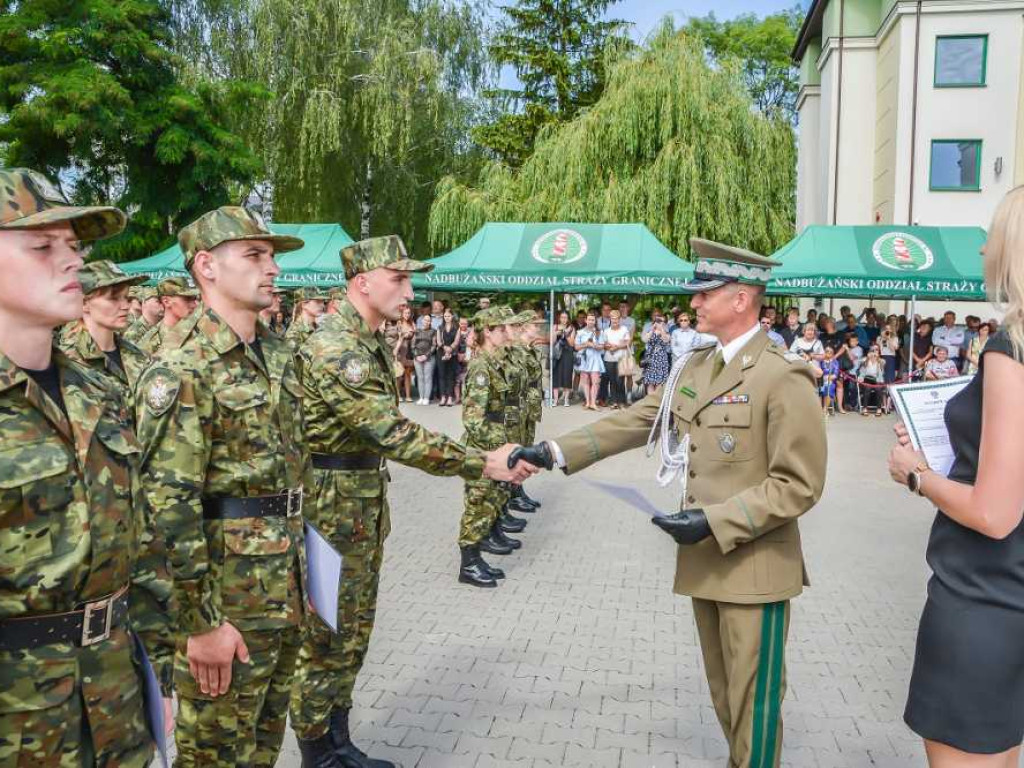 Ślubowanie rekordowo dużej liczby nowo przyjętych funkcjonariuszy NOSG [ZDJĘCIA, WIDEO]