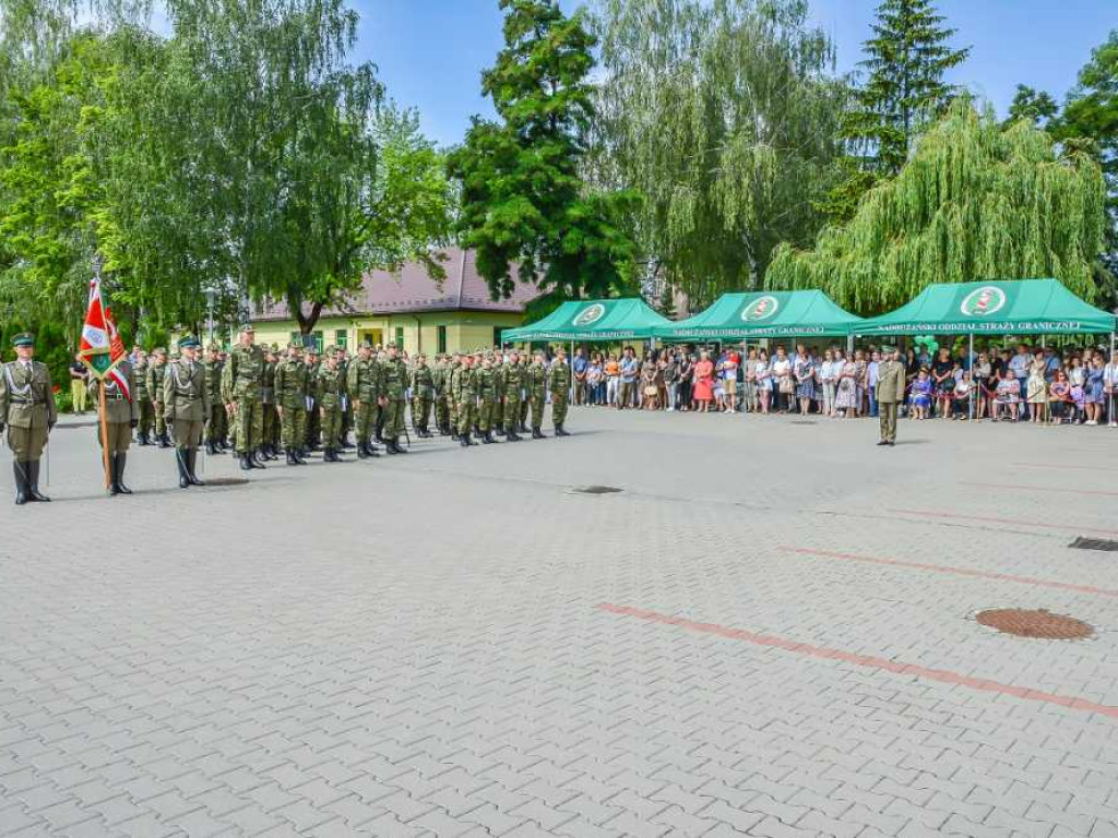 Ślubowanie rekordowo dużej liczby nowo przyjętych funkcjonariuszy NOSG [ZDJĘCIA, WIDEO]