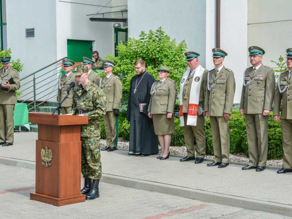 Ślubowanie rekordowo dużej liczby nowo przyjętych funkcjonariuszy NOSG [ZDJĘCIA, WIDEO]