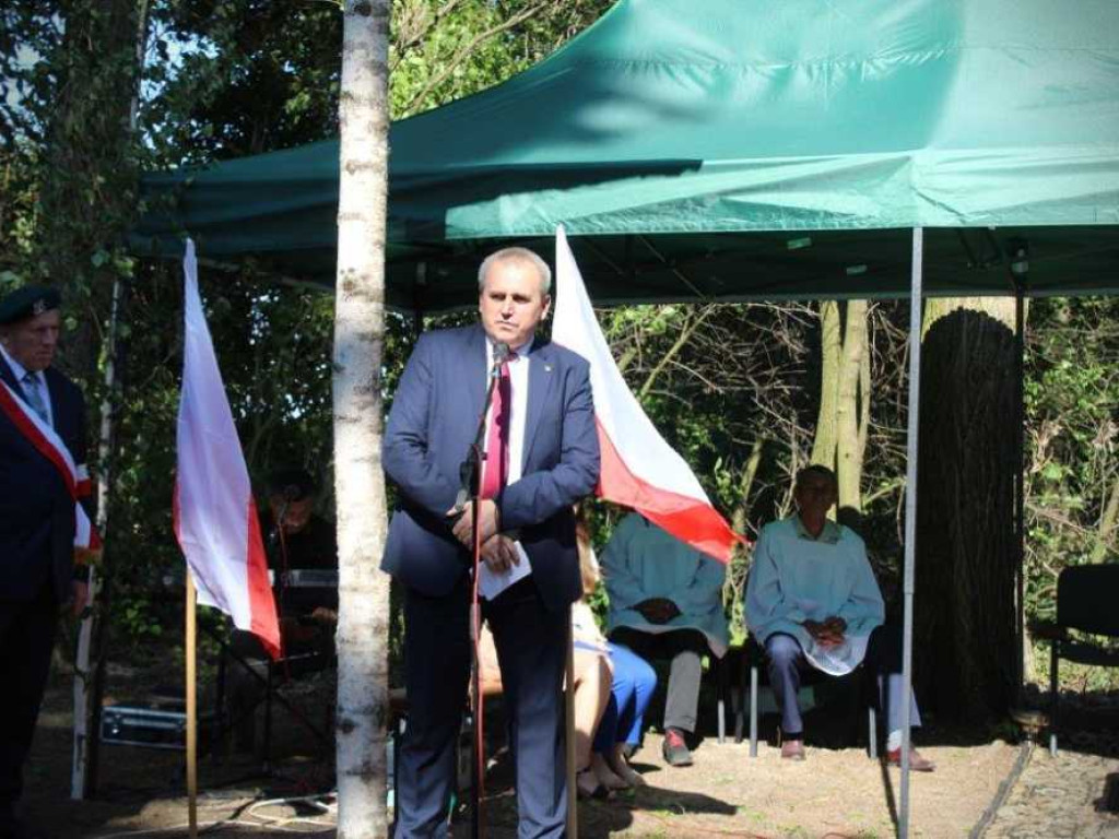 Odsłonięcie płyty pamiątkowej żołnierzy II Inspektoratu Zamojskiego AK i Kompanii Lotnej Żandarmerii [ZDJĘCIA]