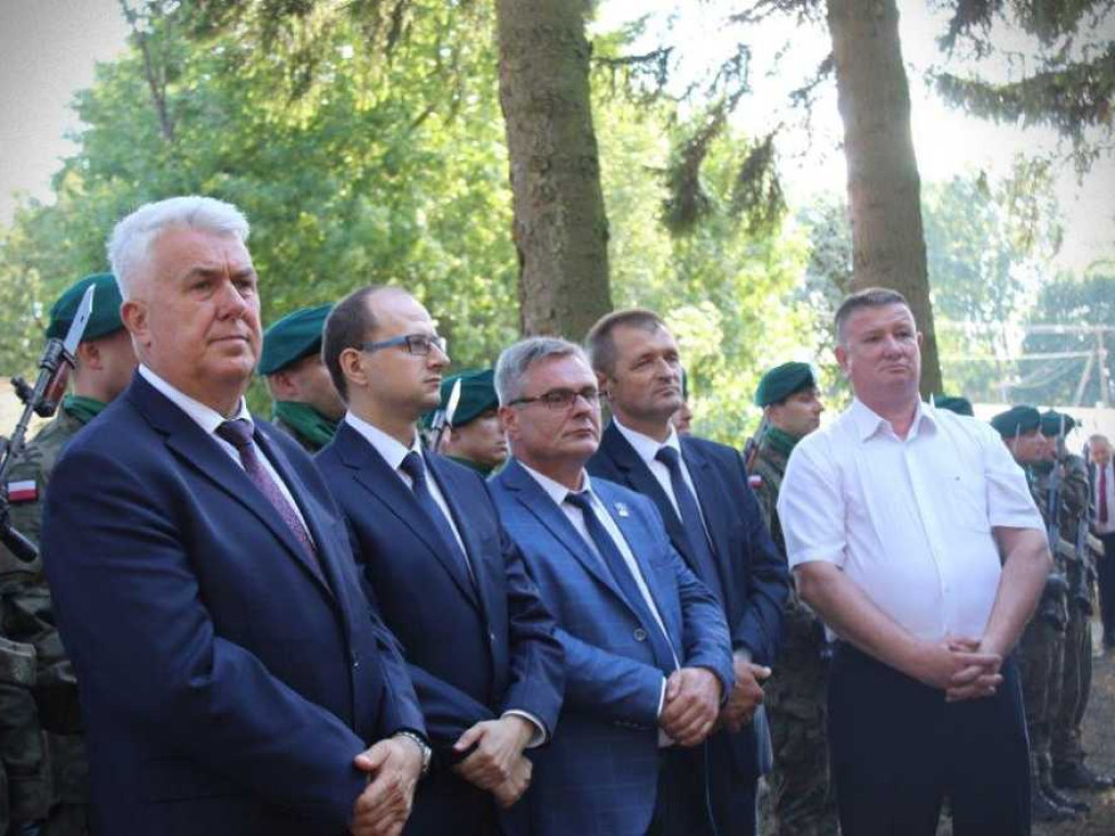 Odsłonięcie płyty pamiątkowej żołnierzy II Inspektoratu Zamojskiego AK i Kompanii Lotnej Żandarmerii [ZDJĘCIA]