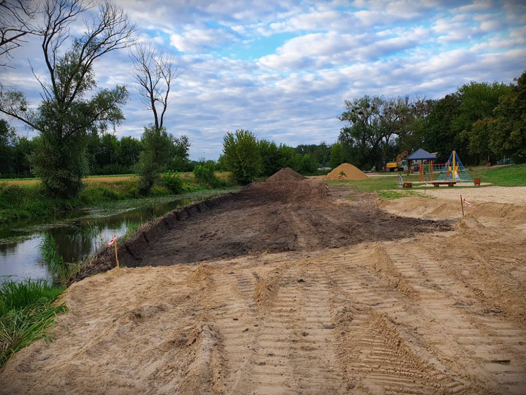 Hrubieszów: Budowa kąpieliska na Huczwie rozpoczęta [ZDJĘCIA]