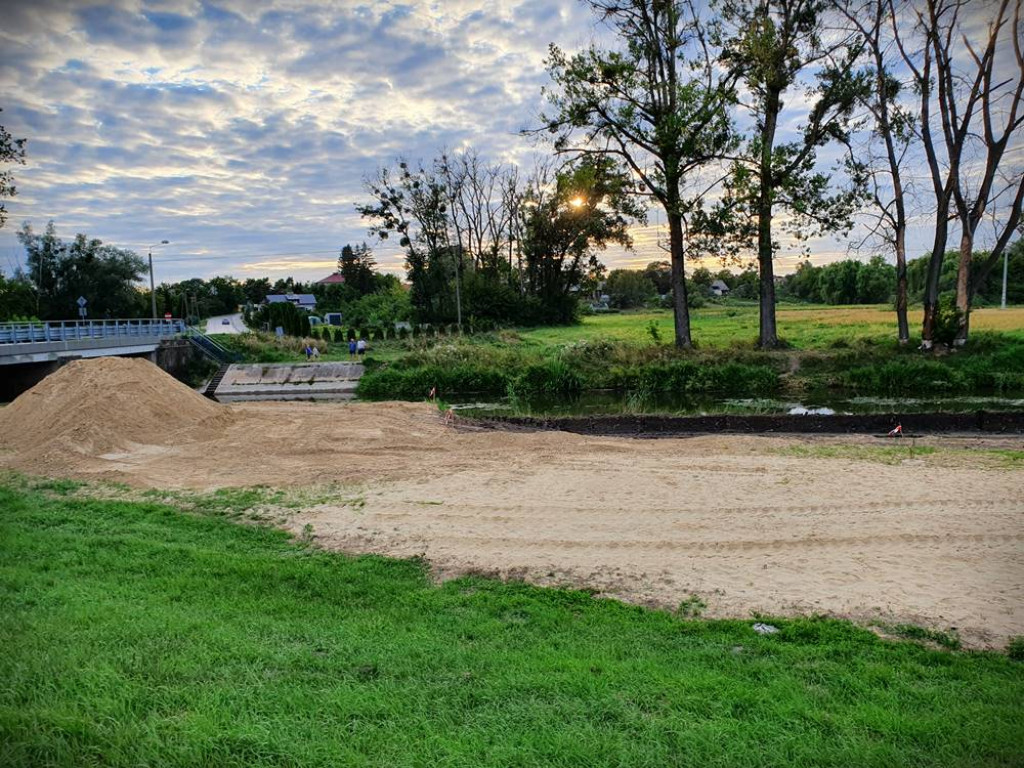 Hrubieszów: Budowa kąpieliska na Huczwie rozpoczęta [ZDJĘCIA]