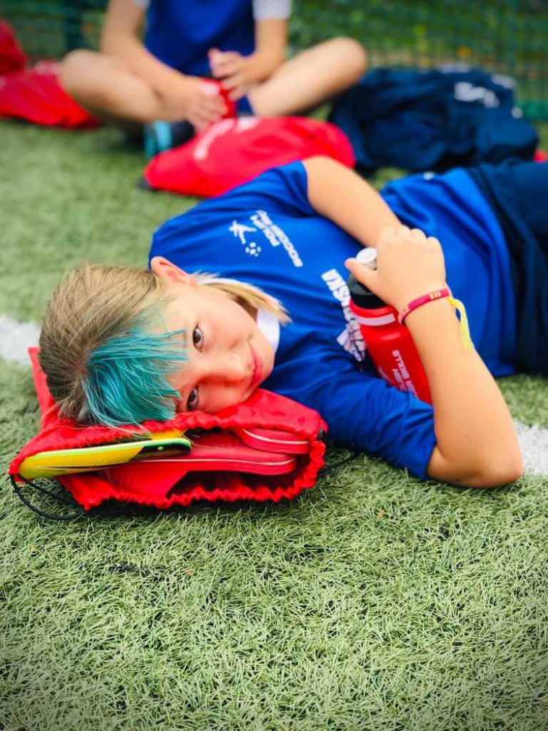 Futbol przeciwko wojnie. Ukraińskie i polskie dzieci rozegrały mecz piłkarski na oczach polityków i dyplomatów [ZDJĘCIA]