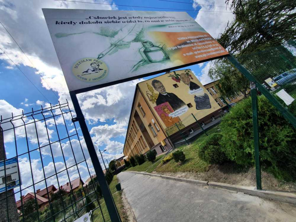 Mural na ścianie hrubieszowskiej Jedynki [ZDJĘCIA]