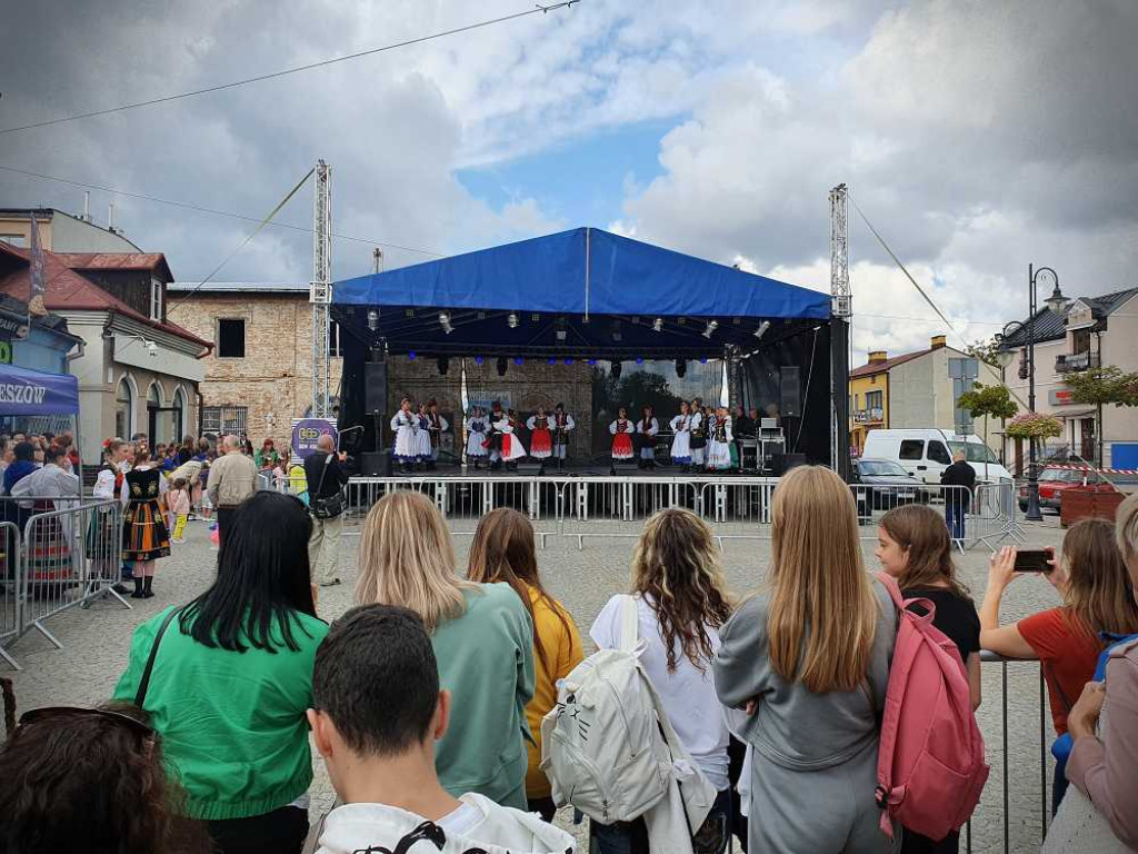 Trwa festyn na hrubieszowskim rynku [ZDJĘCIA]