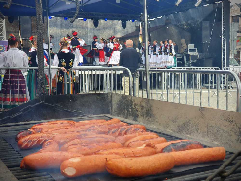 Trwa festyn na hrubieszowskim rynku [ZDJĘCIA]