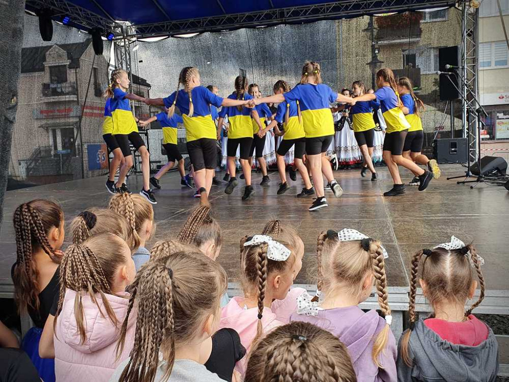 Trwa festyn na hrubieszowskim rynku [ZDJĘCIA]
