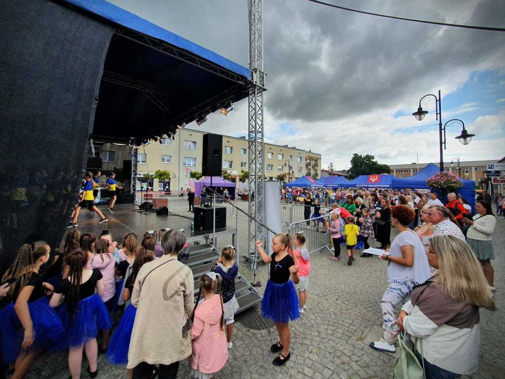 Trwa festyn na hrubieszowskim rynku [ZDJĘCIA]