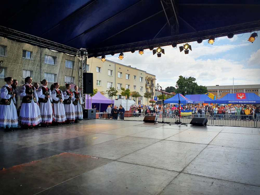 Trwa festyn na hrubieszowskim rynku [ZDJĘCIA]