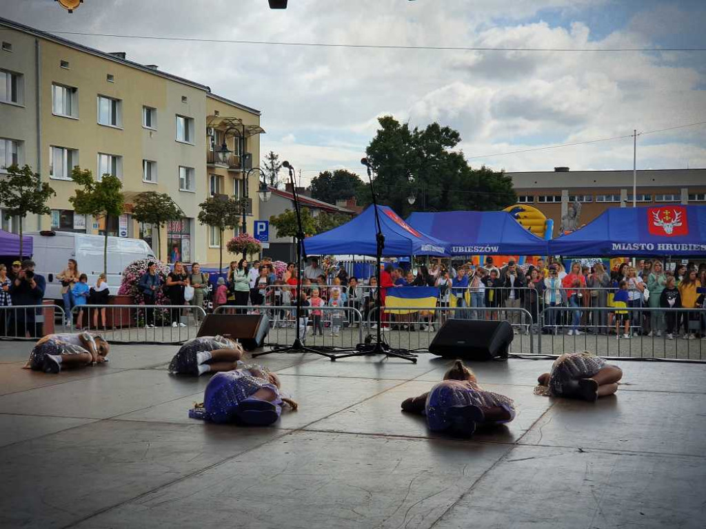 Trwa festyn na hrubieszowskim rynku [ZDJĘCIA]