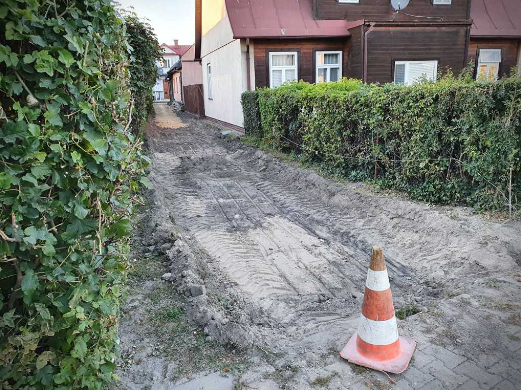 Hrubieszów: Budowa chodnika łączącego ulice Podzamcze i Piłsudskiego [ZDJĘCIA]