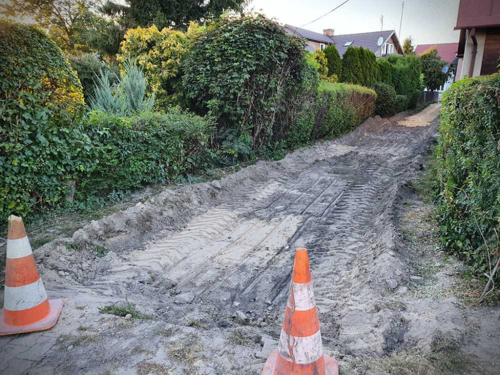 Hrubieszów: Budowa chodnika łączącego ulice Podzamcze i Piłsudskiego [ZDJĘCIA]