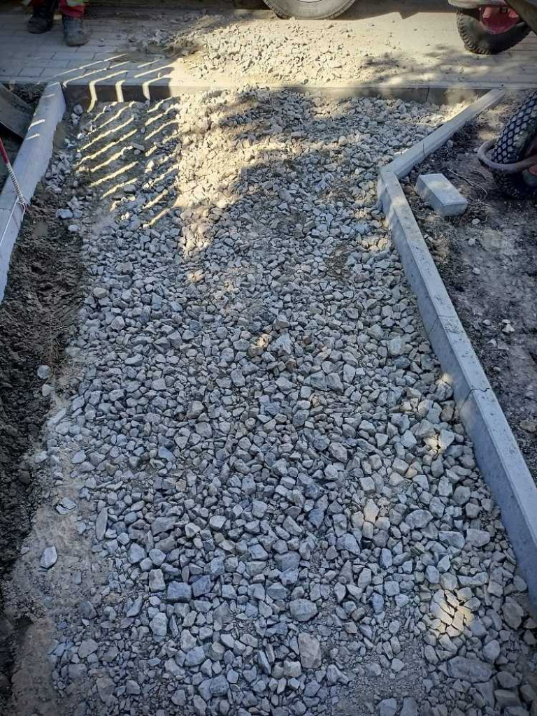 Hrubieszów: Budowa chodnika łączącego ulice Podzamcze i Piłsudskiego [ZDJĘCIA]