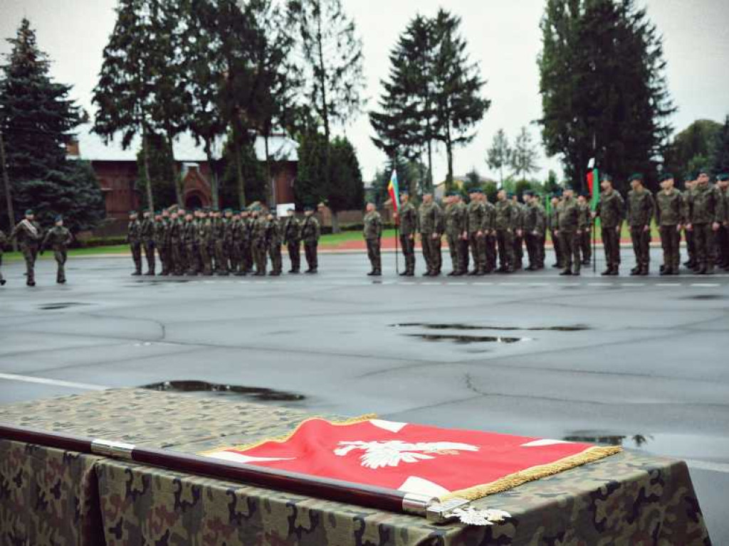 Hrubieszowskiemu pułkowi nadano Chorągiew Wojska Polskiego [ZDJĘCIA]