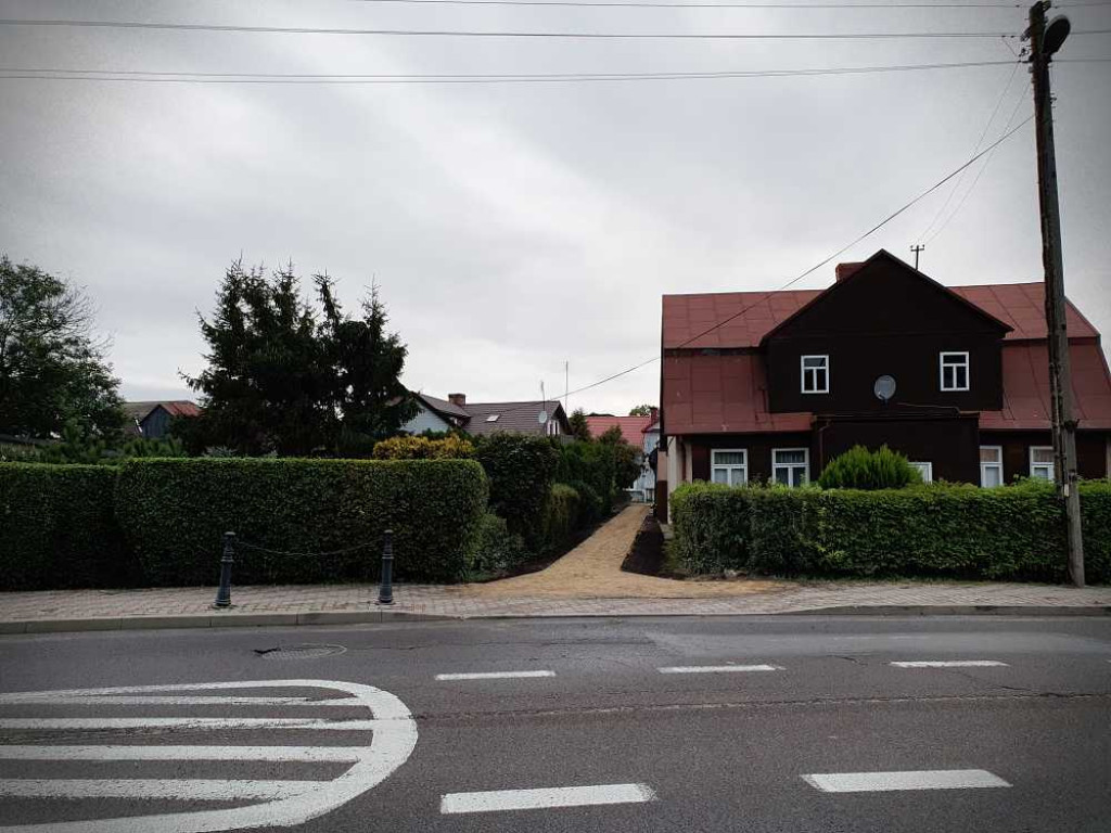 Hrubieszów: Chodnik łączący ulice Podzamcze i Piłsudskiego [ZDJĘCIA]