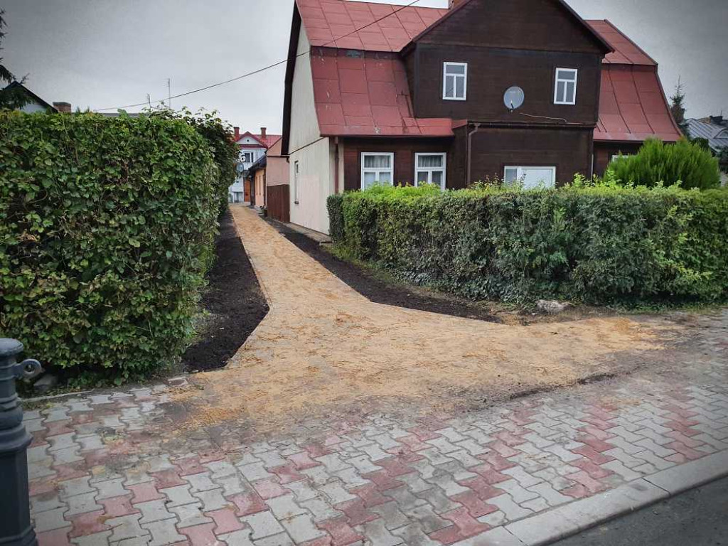 Hrubieszów: Chodnik łączący ulice Podzamcze i Piłsudskiego [ZDJĘCIA]
