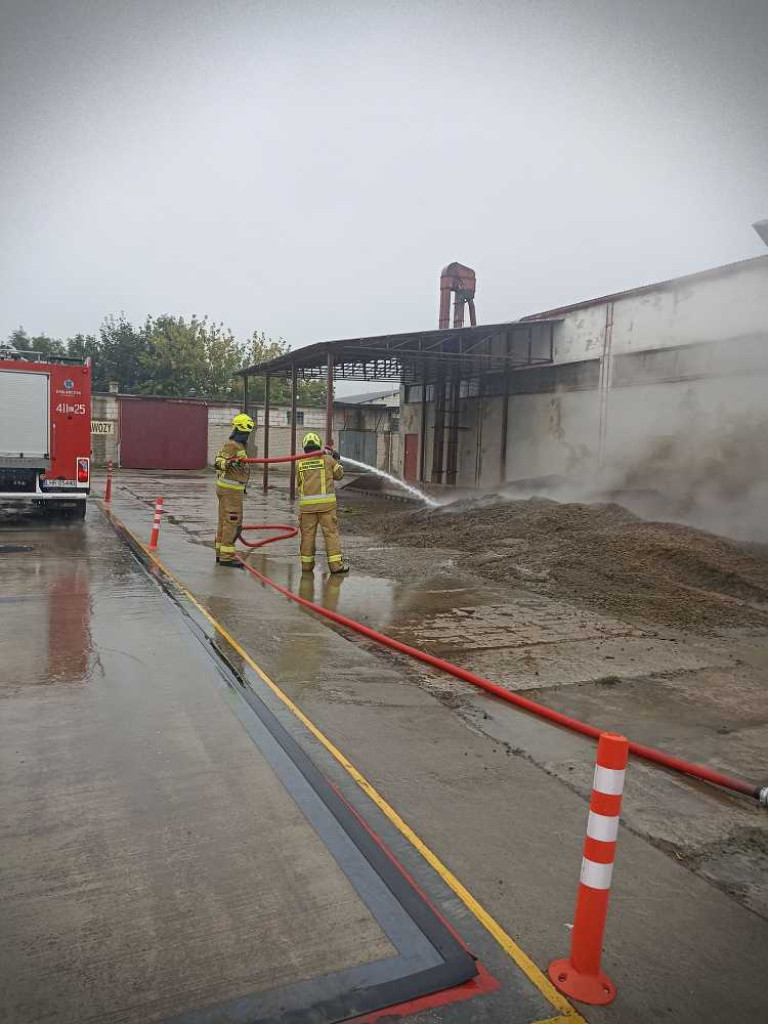 Pożar w magazynie w Werbkowicach [ZDJĘCIA]