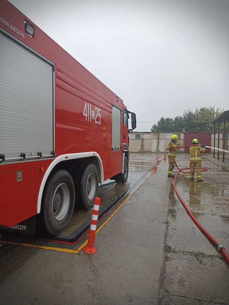Pożar w magazynie w Werbkowicach [ZDJĘCIA]