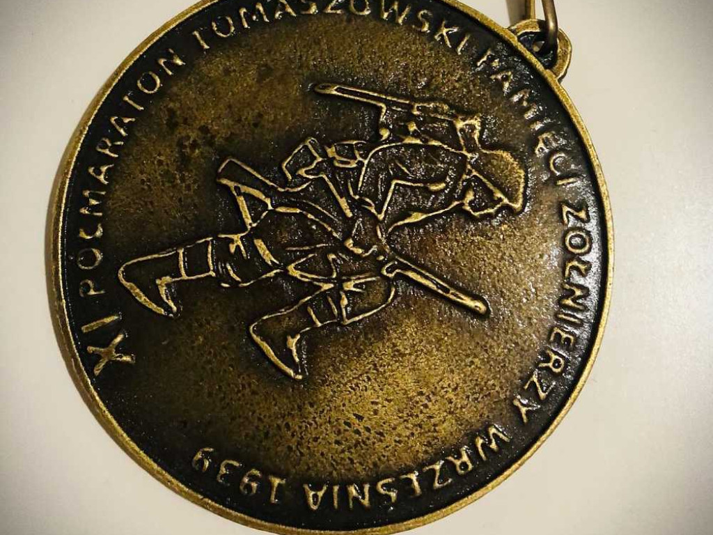 Biegiem uczcili Pamięć Żołnierzy Września 1939. Ksiądz Tomasz Szady wygrał w kategorii 