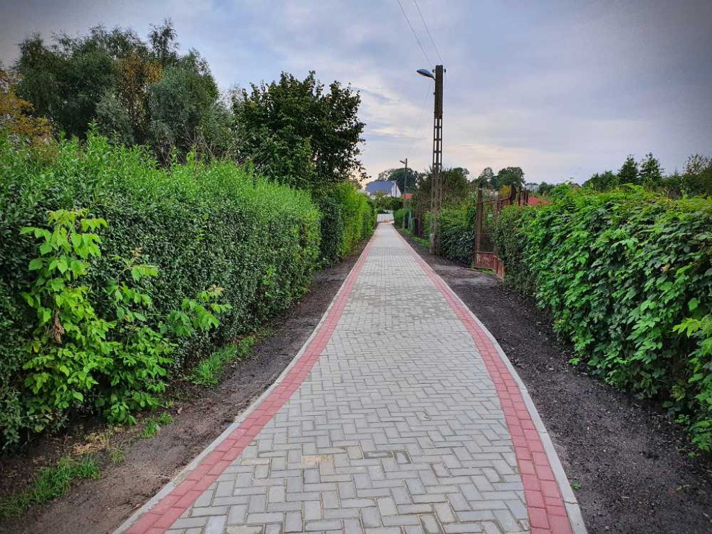Hrubieszów: Nowy chodnik od Ceglanej do Huczwy [ZDJĘCIA]