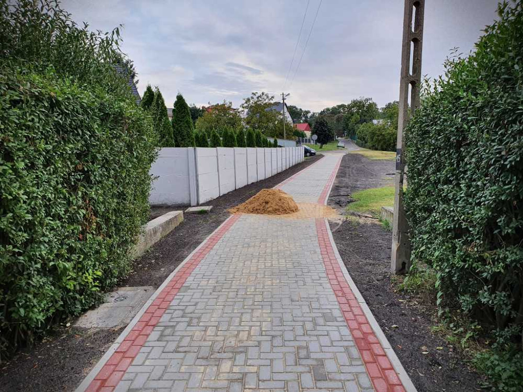 Hrubieszów: Nowy chodnik od Ceglanej do Huczwy [ZDJĘCIA]