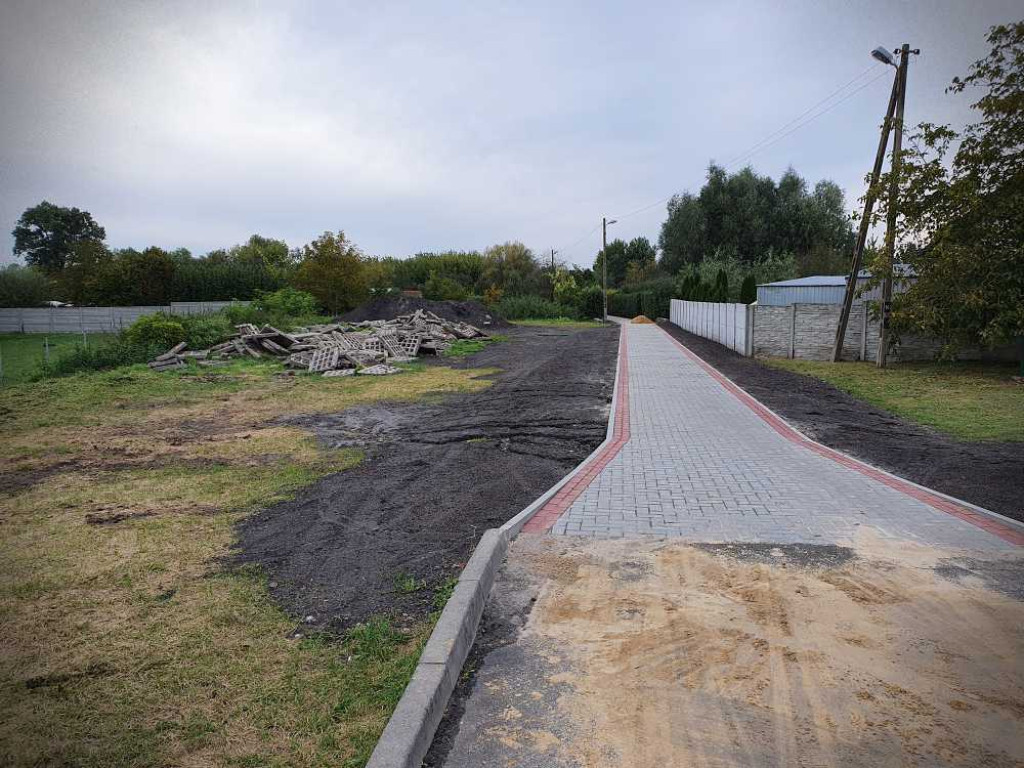 Hrubieszów: Nowy chodnik od Ceglanej do Huczwy [ZDJĘCIA]