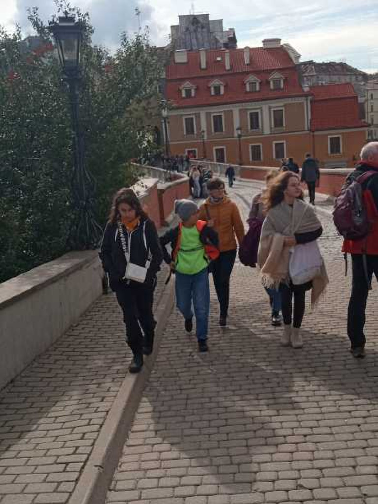 Uczniowie hrubieszowskiej Jedynki na wycieczce śladami Bolesława Prusa [ZDJĘCIA]