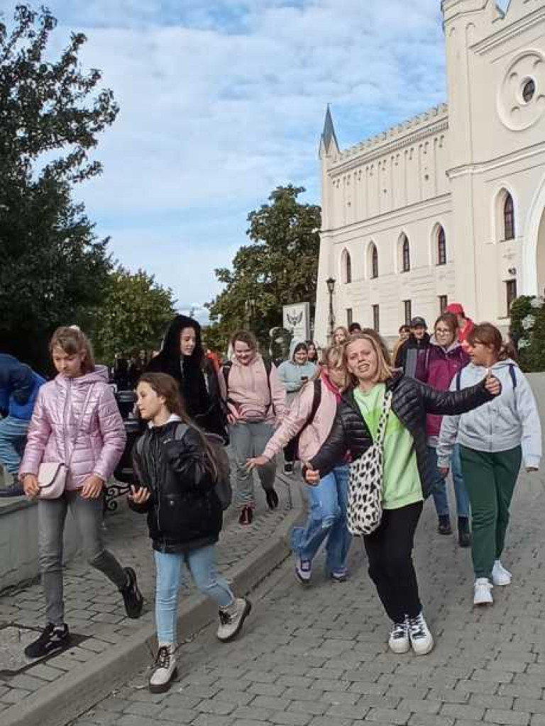 Uczniowie hrubieszowskiej Jedynki na wycieczce śladami Bolesława Prusa [ZDJĘCIA]