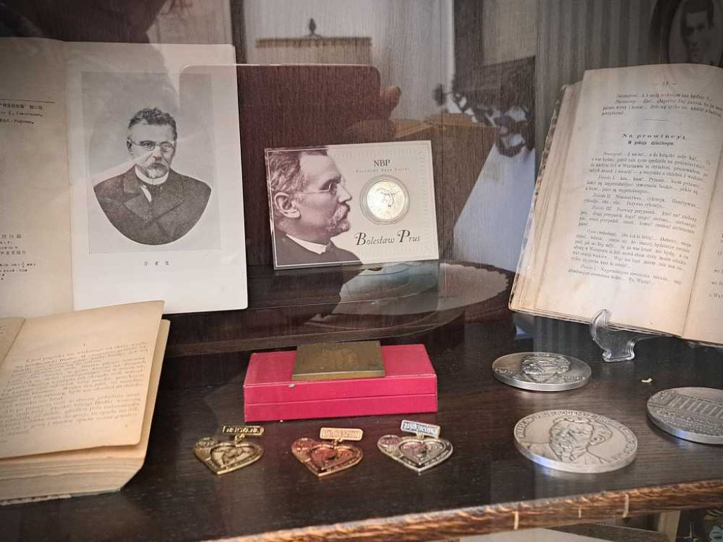 Uczniowie hrubieszowskiej Jedynki na wycieczce śladami Bolesława Prusa [ZDJĘCIA]