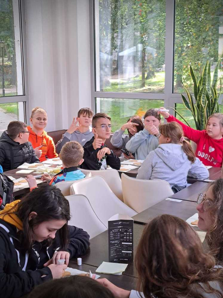 Uczniowie hrubieszowskiej Jedynki na wycieczce śladami Bolesława Prusa [ZDJĘCIA]
