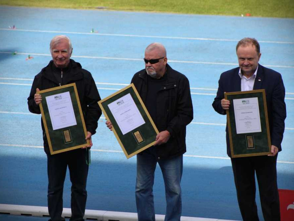 Lekkoatleci Unii Hrubieszów startowali w Lublinie i Warszawie. Red. Marek Skowronek odznaczony!