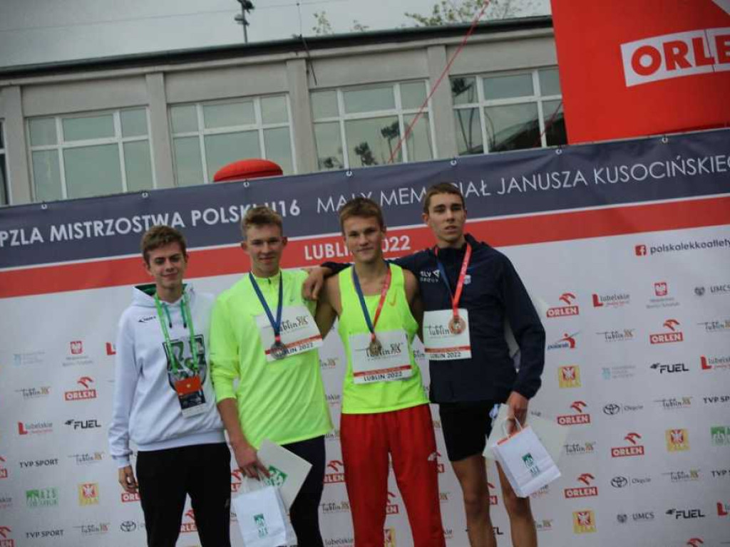 Lekkoatleci Unii Hrubieszów startowali w Lublinie i Warszawie. Red. Marek Skowronek odznaczony!
