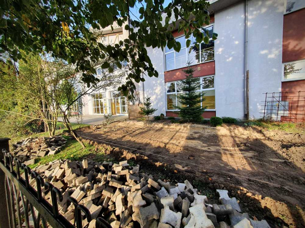 Hrubieszów: Przed basenem... [ZDJĘCIA]