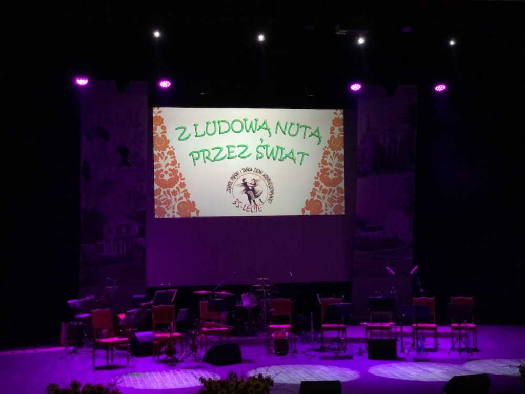 Hrubieszów: Z ludową nutą przez świat. Koncert ZPiTZH i otwarcie wystawy [ZDJĘCIA]