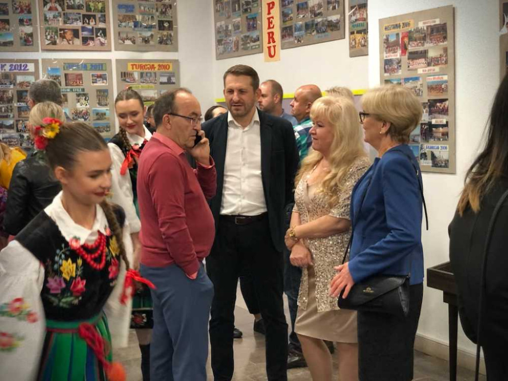 Hrubieszów: Z ludową nutą przez świat. Koncert ZPiTZH i otwarcie wystawy [ZDJĘCIA]
