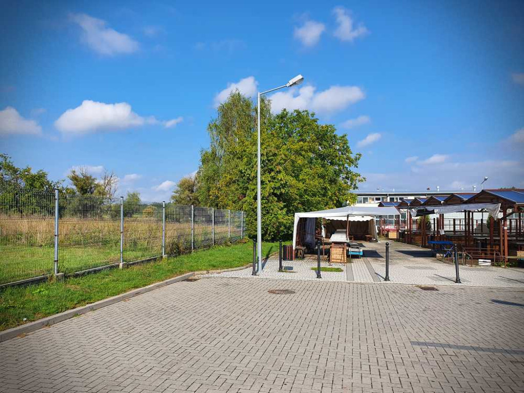 Hrubieszów: Tablica pamięci na terenie targowiska Mój Rynek [ZDJĘCIA]